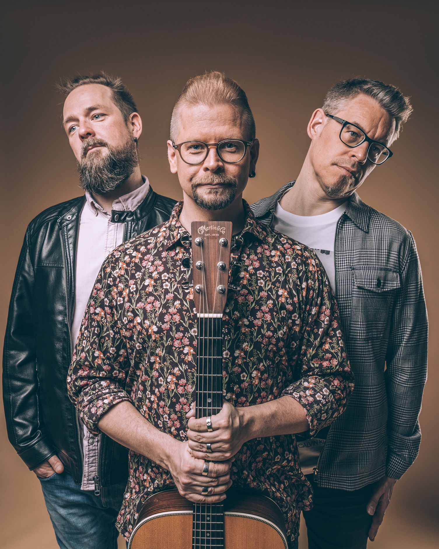 Pekka Laukkarinen Matti Laitisen ja Pekka Helon kanssa.