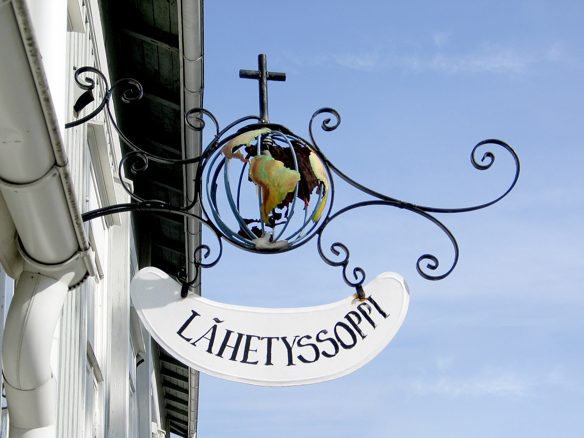 Lähetyssopen kyltti.