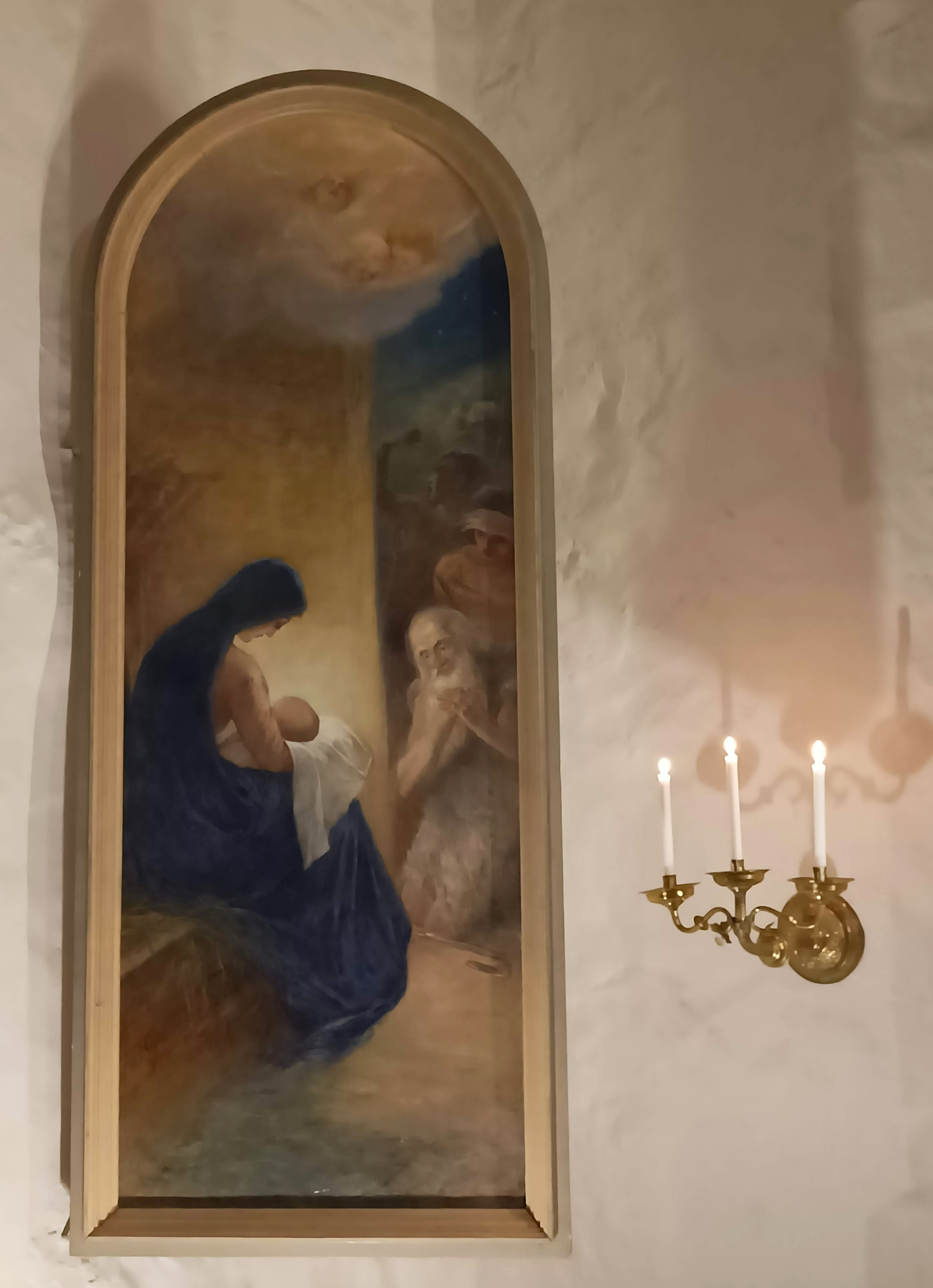 Valokuva Kaarlelan kirkon seinällä olevatsa maalauksesta.