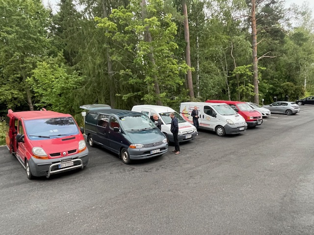 Avustusautoja Ukrainaan.